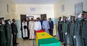 Sénégal: le président Faye aux côtés de la famille de Mamadou Badio Camara