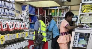 Burkina: une opération ciblée pour la transparence des ventes des portables et accessoires
