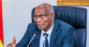 Guinée: le président Mamadi Doumbouya renouvelle sa confiance à Amadou Oury Bah