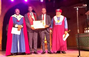 Le Burkinabè «Grand Grand» est devenu «officier» des Echansons de France