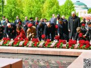 80e anniversaire de la Grande Victoire des Russes: le Capitaine Traoré dépose une gerbe de fleurs sur « La tombe du soldat inconnu »