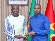 Recherche scientifique: le Pr Halidou Tinto présente son Prix d’excellence au Premier ministre burkinabè