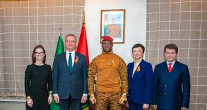 Moscou: le Capitaine Ibrahim Traoré reçoit une délégation du Parlement russe