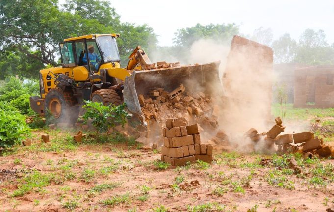 Bobo-Dioulasso: démolition des constructions illégales sur le domaine de l’armée à Kiri
