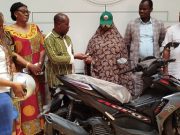 LONAB: une ménagère gagne une moto scooter à la Tombola Minute Plus