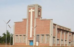Burkina: accusé d’ « escroquerie en bande organisée », l’Evêque de Koudougou réagit