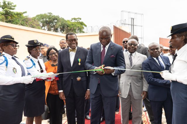 Ribbon cutting-coupure du ruban