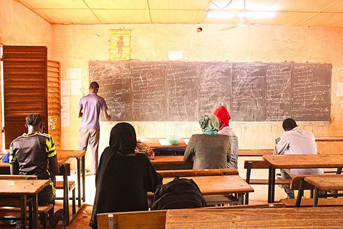 Burkina/BEPC 2025: des candidats replongent à fond dans les révisions