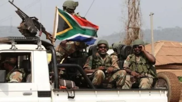 soldats-sud-africains-696x392-1
