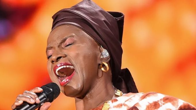Angélique Kidjo, 1ʳᵉ africaine noire en route pour une étoile sur le Hollywood Walk of Fame