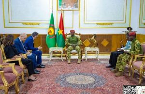 Le capitaine Ibrahim Traoré reçoit l’Ambassadeur de l’Union européenne en fin de mission