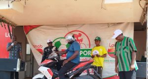 LONAB: un technicien gagne une moto de plus d’un millions F CFA au jeu LONA MOTO