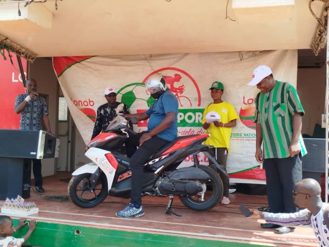 Arthur Sawadogo, le gagnant du jeu LONA MOTO
