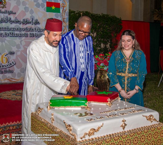 Coupure de gâteau des 26 ans d'accession du Roi Mohammvd VI au Trône