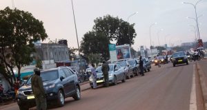 Stationnements anarchiques à Ouagadougou: la police municipale conjugue sensibilisation et répression