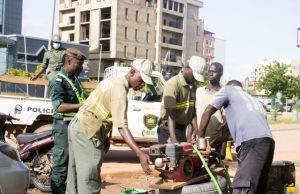 Ouagadougou: la Police municipale s’attaque au lavage illégal d’engins sur la voie publique
