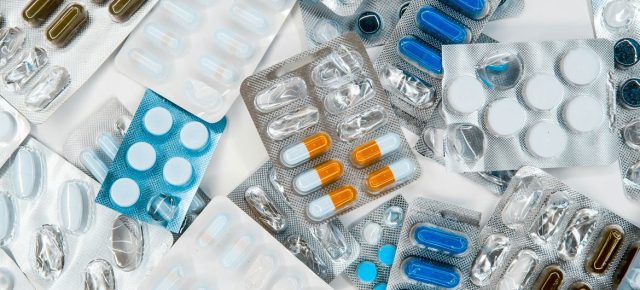 © Unsplash/Roberto Sorin Antibiotiques et autres médicaments.