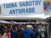 Incendie de marché à Madagascar: la bêtise humaine a encore frappé! Le marché Sabotsy d'Antsirabe a été réduit en cendre par les flammes (Ph. d'illustration)