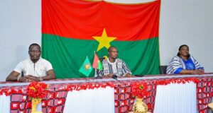 Mali: le Premier ministre burkinabè à l’écoute de la diaspora