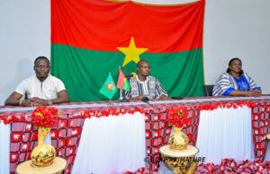 Mali: le Premier ministre burkinabè à l’écoute de la diaspora