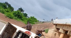 Burkina: un car termine sa course sous un pont et cause au moins deux décès