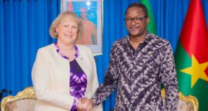 Partenariat gagnant-gagnant: le chef de la diplomatie burkinabè et l’ambassadeur des Etats-Unis se concertent
