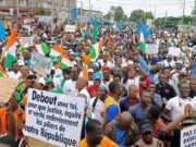 Présidentielle ivoirienne: l’opposition manifeste contre la candidature de Alassane Ouattara