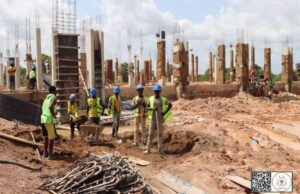 Burkina: des entreprises sommées d’accélérer les travaux de construction d’un hôpital à Pô et d’un amphi à Manga