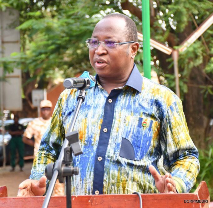 Burkina: le ministre Thiombiano félicite les chercheurs et appelle à une synergie d’actions