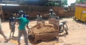 Ouagadougou: attention au ramassage du sable dans les rues!