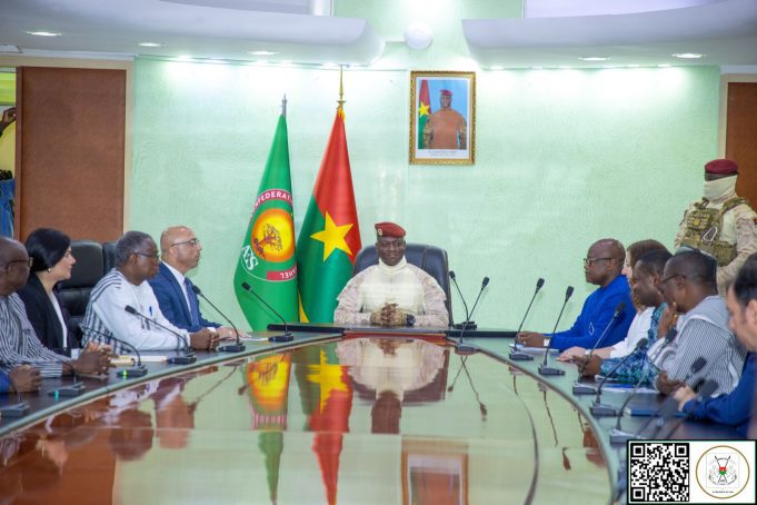 Burkina: le président Traoré félicite et encourage l’équipe de la 1re transplantation rénale