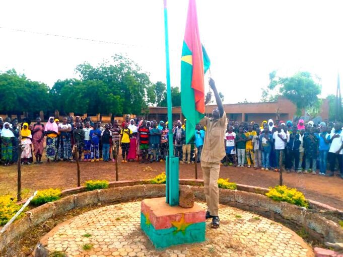 Burkina: les élèves obligés d’exécution l’Hymne national, en langues nationales à l’épreuve de chant au CEP