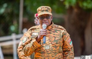 Burkina: le Ministre de la Défense invite les campeurs au respect des symboles de l’État
