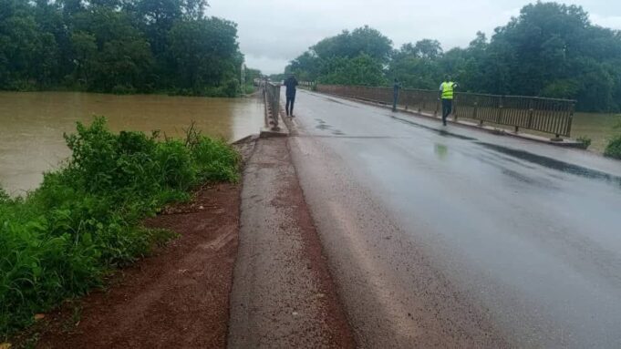 Axe Ouaga-Bobo: le pont de Hèrèdougou n’est pas « submergé » (ministère)