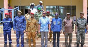 Burkina: échanges entre le Premier ministre et les autorités administratives et militaires à Banfora