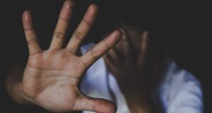 «Violée pendant des années par son père», une adolescente de 14 ans brise le silence