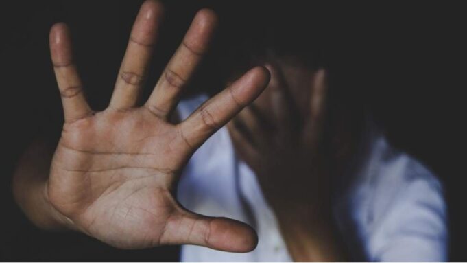 «Violée pendant des années par son père», une adolescente de 14 ans brise le silence