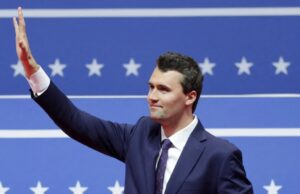États-Unis: le militant Charlie Kirk tué par balle en pleine université