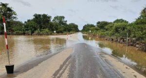 Burkina RN°1: le pont de Heredougou inondé sur 500 m