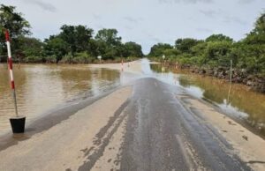 Burkina RN°1: le pont de Heredougou inondé sur 500 m