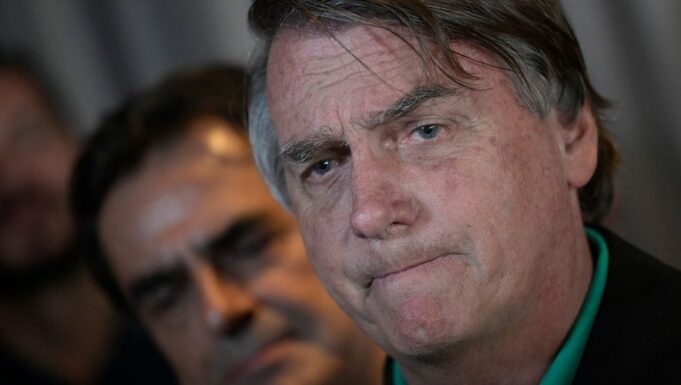 Brésil: «27 ans» et «trois mois» de prison pour l’ancien président Bolsonaro