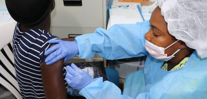 RDC: plus de 400 doses de vaccin déployées contre une nouvelle épidémie d’Ebola dans le Kasaï