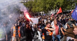 Mobilisation massive en France contre le nouveau budget de l’État