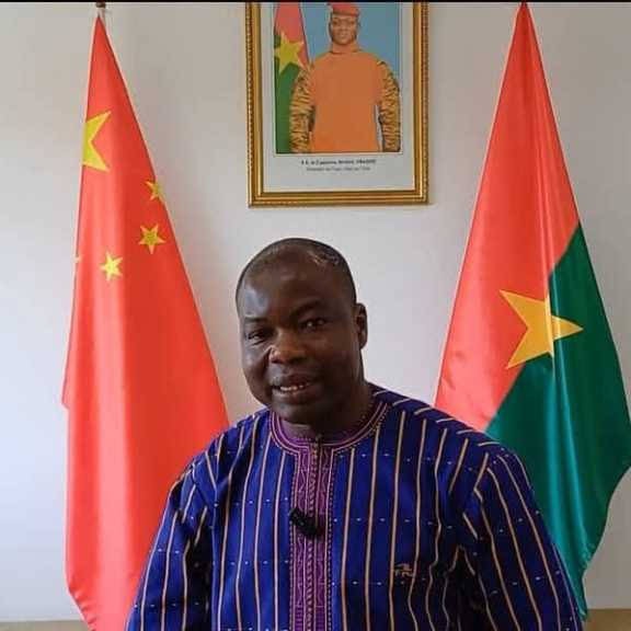 Études en Chine: l’ambassade du Burkina alerte sur le danger des fausses bourses