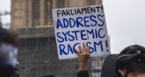 Personnes d’ascendance africaine: le racisme systémique omniprésent dans les systèmes pénaux