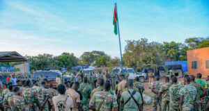 Burkina: le ministre Roger Baro félicite l’unité combattante des Eaux et Forêts de Djikologo