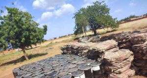 Burkina: découverte de 100 fûts de cyanure dissimulés sous des sacs vides de ciment à Kaya