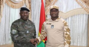 Burkina: le directeur général des Douanes chez le ministre de la Sécurité