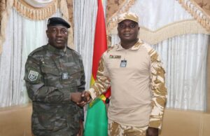 Burkina: le directeur général des Douanes chez le ministre de la Sécurité