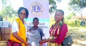 Burkina: les Lions de Koubri Platinum vont à l’école avec les enfants de Kouba